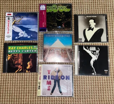 本次使用EMS线路发货，运输很快，但是可能复工不久，审核差不多一周才完成。这次淘了一些稀有盘，不多见的专辑和非常好的版本，有一张DCC的金碟、一张SBM的金碟、两张RCA的早期CD，其中一张是David Bowie的西德无字银圈，一张是Klaus Nomi的西德首版...本次使用EMS线路发货，运输很快，但是可能复工不久，审核差不多一周才完成。这次淘了一些稀有盘，不多见的专辑和非常好的版本，有一张DCC的金碟、一张SBM的金碟、两张RCA的早期CD，其中一张是David Bowie的西德无字银圈，一张是K