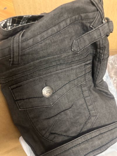 这次买的牛仔裤和项链都超满意！牛仔裤面料扎实、做工精细、尺码合身；爱心项链精致可爱，设计高级有质感，佩戴舒适。包装用心、发货快，日淘体验满分，会回购！


