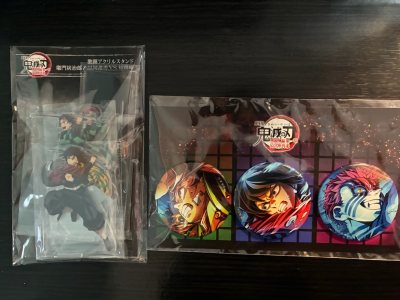 过年期间切的鬼灭无限城的义勇、炭治郎、三哥的主视觉吧唧立牌套组。樱花妹发货也超快。选择了竹蜻蜓，3月初就到了。比我朋友在其他平台的物流快好多。