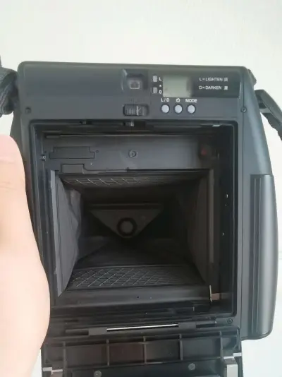 在挖煤姬上面买了这款柯南同款的拍立得。成色很不错，走的 EPL，很快就到了！还会继续使用挖煤姬的！收到货很开心！