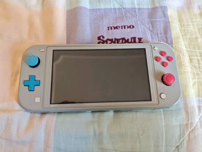 这次买的是nslite，游戏掌机。收到货感觉包装很扎实，选了内部基础加固，里面填充了很多泡沫。机子收到无磕碰，功能正常用存的积分抵扣了很多邮费，感觉总体很划算。期待下次的愉快购物体验