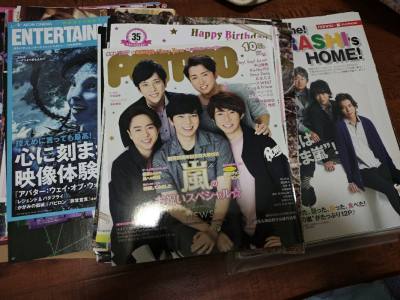 这次还是收了一些切页和文件夹，走海运大概花了一个月左右，最后安全到家啦，卖家把东西都保存的很好，很喜欢，很满意！