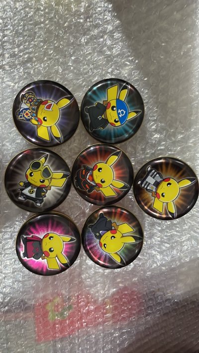 2018年宝可梦中心（Pokémon Center）「彩虹火箭（Rainbow Rocket）」限定活动的周边商品，感谢挖煤姬代购