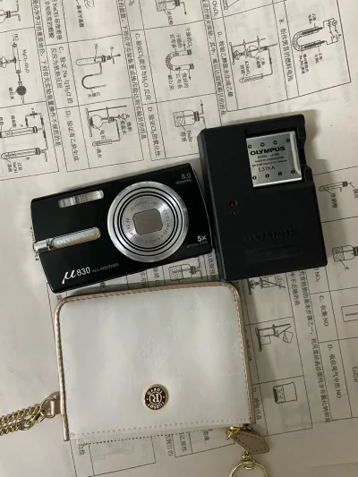 突然发现挖煤姬雅虎日拍上数码相机好便宜啊一台奥林巴斯u830只花了我一百三十 卖家还送了充电器和电池  到货后发现成色真的超级新 下次继续光顾