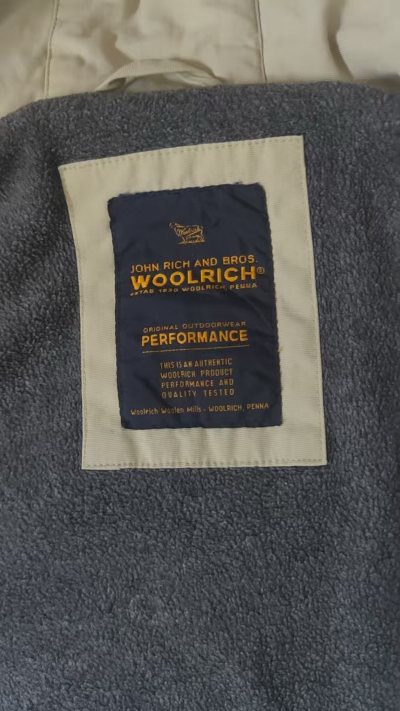 在挖煤姬海淘二手衣服，确实像是在沙里淘金。平台上的古着和日系品牌选择极多，价格往往只有国内代购的一半。虽然等待国际物流的过程有些煎熬，但收到衣服时那份漂洋过海的精致感，总能让期待值得。