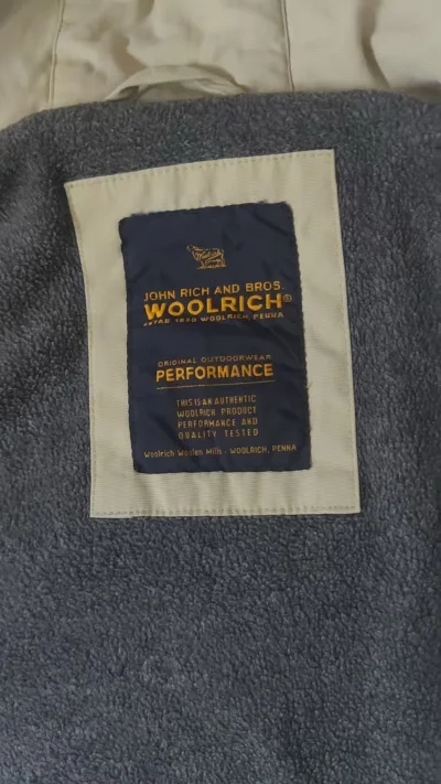 在挖煤姬海淘二手衣服，确实像是在沙里淘金。平台上的古着和日系品牌选择极多，价格往往只有国内代购的一半。虽然等待国际物流的过程有些煎熬，但收到衣服时那份漂洋过海的精致感，总能让期待值得。