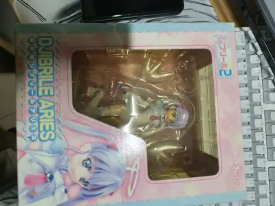 这款Max Factory出品的《电脳天使ジブリール2》DJIBRILE ARIES 1/8手办，是充满复古萌系质感的收藏好物：浅紫双马尾搭配半透明光环与金色翅膀配件，白蓝制服的褶皱细节与柔润肌肤涂装都十分精致，复古包装与原型师标注更添老物情怀。

谁懂啊家人们！在...这款Max Factory出品的《电脳天使ジブリール2》DJIBRILE ARIES 1/8手办，是充满复古萌系质感的收藏好物：浅紫双马尾搭配半透明光环与金色翅膀配件，白蓝制服的褶皱细节与柔润肌肤涂装都十分精致，复古包装与原型师标注更添老