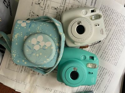 偶然想买个拍立得 发现挖煤姬上的拍立得只要一两百块！物流也是非常迅速的到了 而且过年期间也在派送 真的超赞