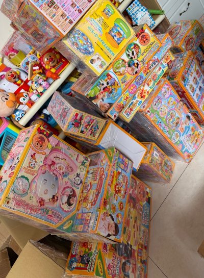 特别适合女孩子玩的一款玩具，软软的，甜甜的，香香的，孩子超级喜欢，动手能力也能得到锻炼，自己一个个拼，特别好玩