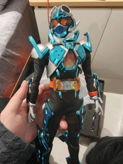 rah假面骑士出，无损盒说全，仅拆成色，无爆皮，灯光正常，成色很新，玩具很棒很帅，价格便宜，比国内便宜几百