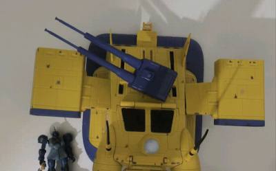 在挖煤姬代购了mia的吉翁战舰加洛普 老玩具还是很良心的，虽然现在的价格起飞了，但是能买到这种成色的还是很爽的，谢谢挖煤姬