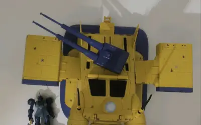 在挖煤姬代购了mia的吉翁战舰加洛普 老玩具还是很良心的，虽然现在的价格起飞了，但是能买到这种成色的还是很爽的，谢谢挖煤姬