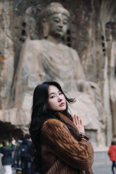 穿刀水貂上身超显瘦，做工精致，拼接自然，不管是休闲还是通勤都能驾驭，随便一穿就很有质感，百搭不挑人，实用性超强。