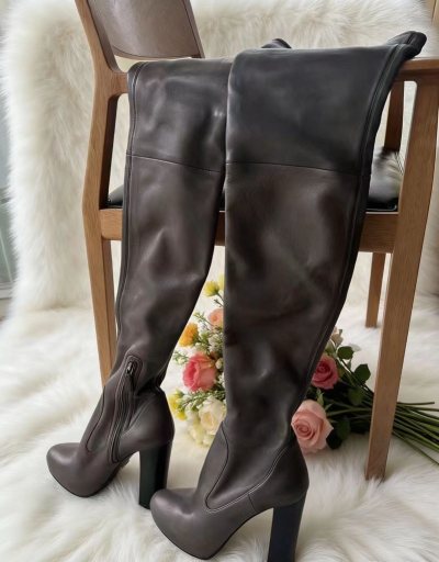 这次买的是普拉达的长靴成色非常好特别特别好看！很满意而且物流很快一个月就收到了！包装的特别仔细实物太美了开心！