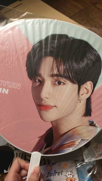 挖煤姬是一个优秀的日本海淘购物平台，非常适合单机吃谷人使用。平台自带汇率换算，一键还价和留言功能，上手简单，方便操作，新手小白也能轻松购物。 这次切的是straykids扇子，吧唧等。因为在国内难买到且价格贵，所以决定选择海淘。 用挖煤姬购物在煤炉切下后，我选择走了...挖煤姬是一个优秀的日本海淘购物平台，非常适合单机吃谷人使用。平台自带汇率换算，一键还价和留言功能，上手简单，方便操作，新手小白也能轻松购物。 这次切的是straykids扇子，吧唧等。因为在国内难买到且价格贵，所以决定选择海淘。 用挖煤姬