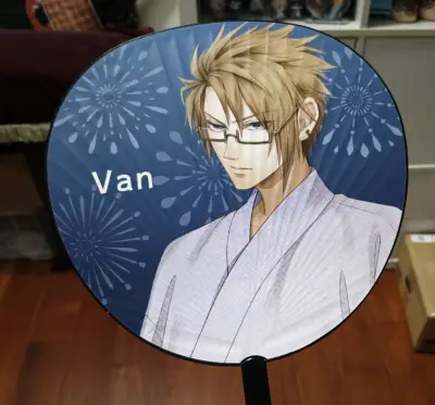 这次在骏河屋买到了绝版的立牌，还有一直都很喜欢的书和扇子，挖煤姬这次也非常给力，物流迅速包装很安心，之后还会继续购买