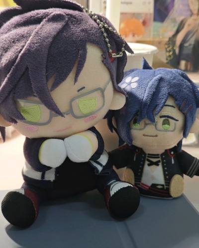 很少见的亚克力砖在骏河屋淘到了，这种容易碎的易碎品挖煤姬包装得很好，泡沫纸很足，送到手上完好无损，开心，成功下车