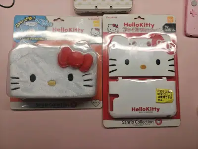 超萌的凯蒂猫联名任天堂3ds游戏掌机的保护壳和收纳包包。下单后挖煤姬很快就会帮代购。商品入库保存完好，运输物流也很快，使用EMS还有折扣。