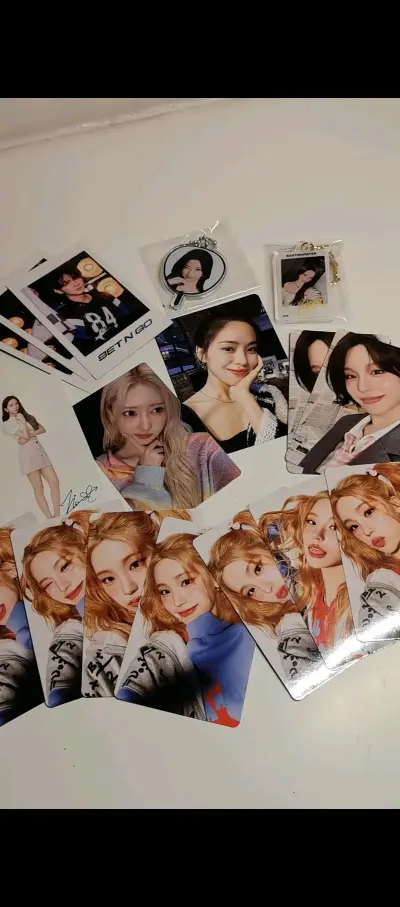 特别开心的一次购物！切到了一些自担稀有，还有一些一套的卡 运回包装很安全，出瑕也很少，非常值得的一次购物！感谢挖煤姬