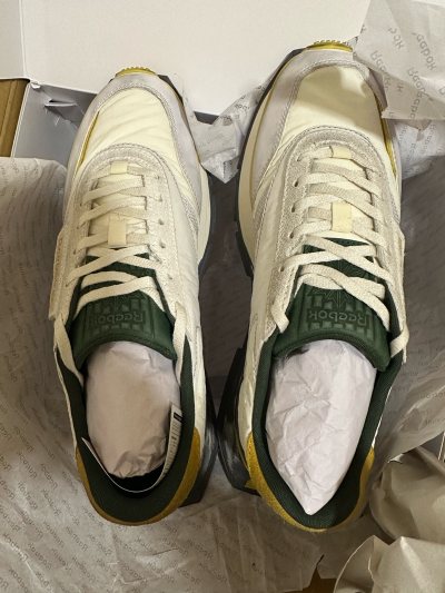 Reebok LTD 高端复古支线运动鞋入手！太喜欢这个配色和做旧效果了，关键是价格不要太便宜！发售价37400日元的鞋子，用了挖煤姬的优惠券248元RMB入手！尺码也很合适！但如果脚肥或者高脚背需要买大一码！物流很快，由于太便宜了也不够海关税门槛没有缴税！总之是太...Reebok LTD 高端复古支线运动鞋入手！太喜欢这个配色和做旧效果了，关键是价格不要太便宜！发售价37400日元的鞋子，用了挖煤姬的优惠券248元RMB入手！尺码也很合适！但如果脚肥或者高脚背需要买大一码！物流很快，由于太便宜了也不够