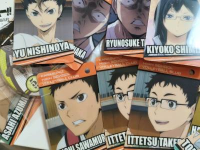 很好的购物体验，非常适合运输本体不贵的周边，海运非常划算，非常美丽，萌萌，纸片也是很喜欢的角色大合照，看到都是治愈一切的美貌
