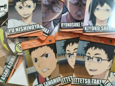 很好的购物体验，非常适合运输本体不贵的周边，海运非常划算，非常美丽，萌萌，纸片也是很喜欢的角色大合照，看到都是治愈一切的美貌
