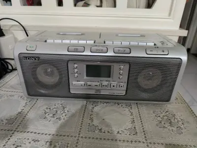 第一次通过挖煤姬采购自己喜欢的收录机，运气还不错，机器都很新而且功能都完好，挖煤姬发货快，包装好，价格美丽，客服回复专业态度好且迅速，愉快的切煤达成了！开心！