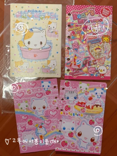 终于收到在挖煤姬海淘的复古贴纸本啦！满满都是昭和少女心，有超甜的动漫人物、软萌小动物和可爱食物图案，质感和印刷都很精致，用来做手帐再合适不过～而且用了积分！价格划算！直接发了ems 物流比预想中快，打包也很严实，没有折损，已经开始期待下一次挖煤啦！?喜欢的东西通通拿...终于收到在挖煤姬海淘的复古贴纸本啦！满满都是昭和少女心，有超甜的动漫人物、软萌小动物和可爱食物图案，质感和印刷都很精致，用来做手帐再合适不过～而且用了积分！价格划算！直接发了ems 物流比预想中快，打包也很严实，没有折损，已经开始期待下一