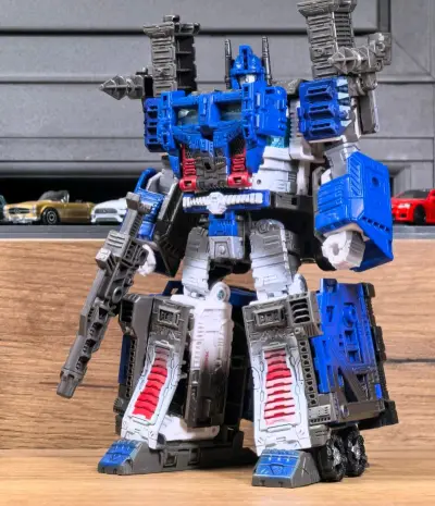 这款玩具特别的帅气，而且到货得非常快，保护得非常好，我拿到手的时候非常开心，非常感谢这个平台能够让我买到这么好玩的玩具