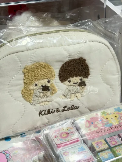 这次合单速度特别快！！打包得也特别严实！！运输过程中一度害怕亚克力立牌被压坏，收到件以后发现整个快递都特别完好没有压痕，挖煤姬就是这样让人放心！！


