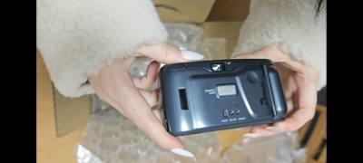 用挖煤姬买了个富士xp140和美能达ps胶片相机！到手真的挺惊喜的，成色比预期好很多，开机和各项功能也都正常，老CCD拍出来的颜色很有味道，直出就很好看。
我还买了基础内部加固服务，不得不说整个包装非常好，商品里里外外包裹很严实，整体流程非常快，也很顺利，从日本到国...用挖煤姬买了个富士xp140和美能达ps胶片相机！到手真的挺惊喜的，成色比预期好很多，开机和各项功能也都正常，老CCD拍出来的颜色很有味道，直出就很好看。
我还买了基础内部加固服务，不得不说整个包装非常好，商品里里外外包裹很严实，整体流程