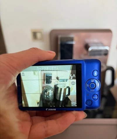 在挖煤姬上买到了这台佳能ixy210f真的很喜欢，拍人像很冷白皮，自带氛围感，屏幕也完整无暗角，价格也是好价格，超级喜欢。