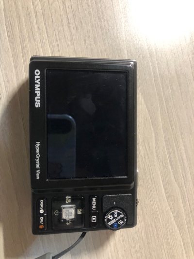 在挖煤姬上刷到这台奥林巴斯u9000的时候，我直接两眼放光✨ 作为复古ccd爱好者，这台机子的复古感和长焦镜头简直是非常完美?很适合日常使用，拍摄照片。配件齐全带原装电源和收纳包，客服也很积极回复相关问题[赞R]
我也在挖煤姬使用过选了【加固】服务，包裹的很仔细，给...在挖煤姬上刷到这台奥林巴斯u9000的时候，我直接两眼放光✨ 作为复古ccd爱好者，这台机子的复古感和长焦镜头简直是非常完美?很适合日常使用，拍摄照片。配件齐全带原装电源和收纳包，客服也很积极回复相关问题[赞R]
我也在挖煤姬使用过选了【