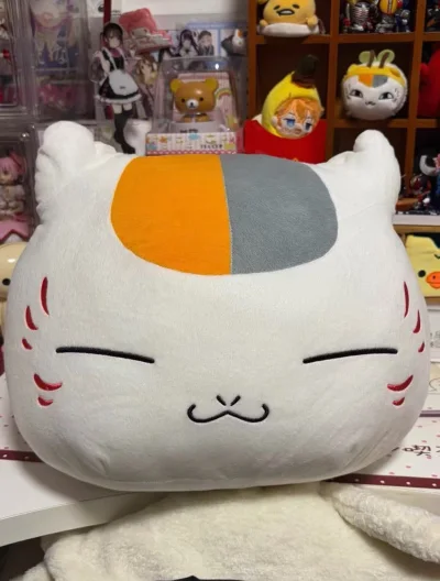 在挖煤姬入手了夏目友人帐猫咪老师毛绒玩偶和杂志切页，平台日谷品类很全，想要的款基本都能找到，下单流程简单顺畅。选择海运发货，运费划算，物流全程可追踪，打包特别稳妥，玩偶和切页都用气泡膜仔细包裹，没有挤压、折损，到手状态完好。整体体验省心又安心，海运时效稳定，开箱幸福...在挖煤姬入手了夏目友人帐猫咪老师毛绒玩偶和杂志切页，平台日谷品类很全，想要的款基本都能找到，下单流程简单顺畅。选择海运发货，运费划算，物流全程可追踪，打包特别稳妥，玩偶和切页都用气泡膜仔细包裹，没有挤压、折损，到手状态完好。整体体验省心又