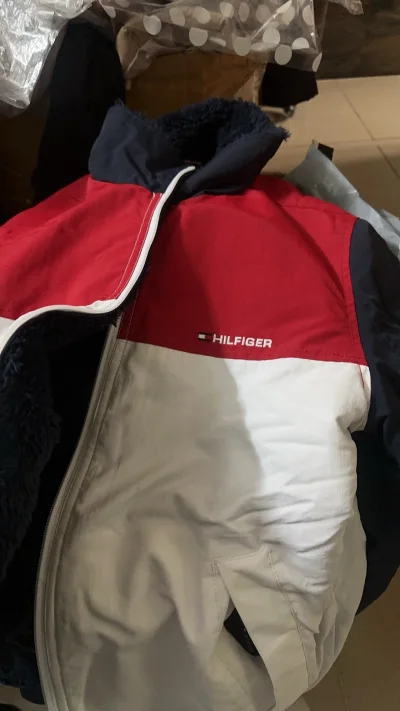 第八十三次购物分享～买了一件双面穿的Tommy Hilfiger的夹克衫～特别特别新！这个价格简直没有对手的No.1 完美就两个字，我愿意说一万次《