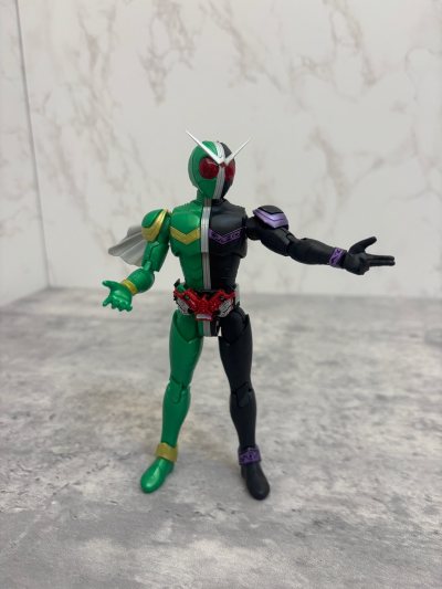 物流真的超级棒，包装完好无损没有磕碰，就是时效相对还是得花上点时间等待哈哈，感觉比国市场上价格低很多了