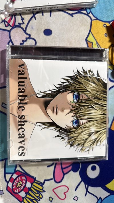 入手了心心念念的Valshe的专辑《valuable sheaves》！品相真的绝绝子，盘面光洁无划痕，包装印刷清晰精致。作为老粉真的太满足了，收藏价值拉满，物流也很快，满分体验！