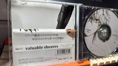 这次终于入手了心心念念的Valshe专辑《valuable sheaves》！包装精致得像艺术品，盘面光洁无划痕，歌词本印刷清晰，每一页都充满诚意。播放时音质通透细腻，完全还原了歌手的声线魅力，物流快、包装严实，作为老粉的收藏体验满分！