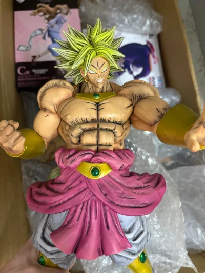 这次在挖煤姬入手的手办包裹太让人惊喜了！? 包装用了厚厚的气泡膜层层包裹，每个手办都被妥善保护，完全不用担心运输途中磕碰损坏。

拆箱后看到《海贼王》布琳、杰丽·波妮和《龙珠》布罗利的手办，细节还原度超高，色彩和质感都很在线，没有发现瑕疵。物流速度也很给力，从下单到...这次在挖煤姬入手的手办包裹太让人惊喜了！? 包装用了厚厚的气泡膜层层包裹，每个手办都被妥善保护，完全不用担心运输途中磕碰损坏。 拆箱后看到《海贼王》布琳、杰丽·波妮和《龙珠》布罗利的手办，细节还原度超高，色彩和质感都很在线，没有发现瑕疵。