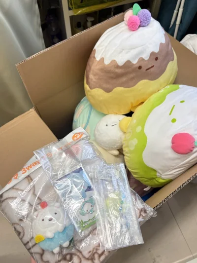 选择了好评如潮的挖煤姬，果然是名不虚传，从了解开始到切煤、收获，整个过程都非常顺利，包裹们也很完整，没有漏发错发，物流配送也很快，在国内清关后大概两天就送到了，包装很好哈哈哈哈超大一个，拆包裹的时候看到这么多萌物非常幸福之，还收到了yhm的小纸条～～，延迟满足的快乐...选择了好评如潮的挖煤姬，果然是名不虚传，从了解开始到切煤、收获，整个过程都非常顺利，包裹们也很完整，没有漏发错发，物流配送也很快，在国内清关后大概两天就送到了，包装很好哈哈哈哈超大一个，拆包裹的时候看到这么多萌物非常幸福之，还收到了yhm