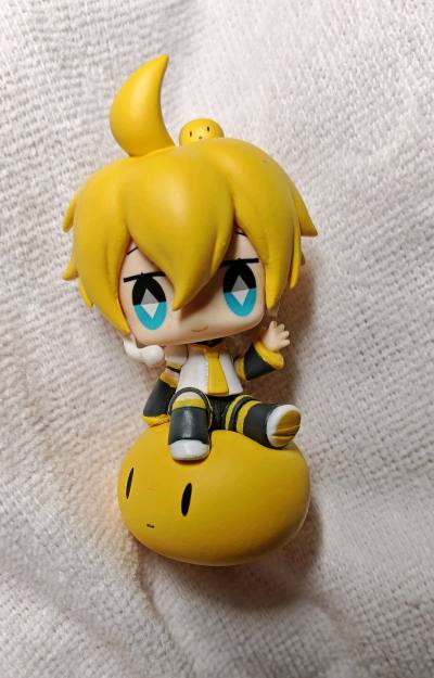 今天必须来吹爆挖煤姬！这波开箱真的把我开心坏了，不仅有超可爱的镜音双子小手办，连君的酷酷表情和铃酱的元气笑容还原度超高，摆在一起配一脸，还有一张镜音铃的卡牌，闪膜工艺在光下简直绝美，再加上几个初音未来的貌美吧唧和超实用的文件夹，一次集齐双子和公主的快乐谁懂啊！挖煤姬...今天必须来吹爆挖煤姬！这波开箱真的把我开心坏了，不仅有超可爱的镜音双子小手办，连君的酷酷表情和铃酱的元气笑容还原度超高，摆在一起配一脸，还有一张镜音铃的卡牌，闪膜工艺在光下简直绝美，再加上几个初音未来的貌美吧唧和超实用的文件夹，一次集齐双