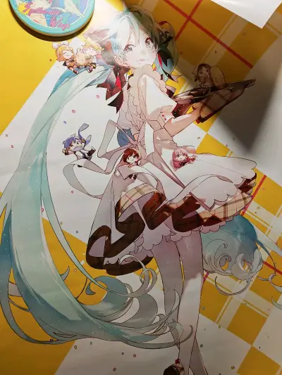 挖煤姬这波海淘真的让我圆梦了！这次入手的全是V家心头好，首先是v家六子抽赏小立牌，六个人整整齐齐排在一起超级治愈，每个角色的细节都做得很好；还有樱未来大立牌真的美哭我，春日樱花和葱宝的搭配简直绝杀，粉粉嫩嫩摆在桌上是视觉C位；再加上两张初音未来✕不二家的联名海报，复...挖煤姬这波海淘真的让我圆梦了！这次入手的全是V家心头好，首先是v家六子抽赏小立牌，六个人整整齐齐排在一起超级治愈，每个角色的细节都做得很好；还有樱未来大立牌真的美哭我，春日樱花和葱宝的搭配简直绝杀，粉粉嫩嫩摆在桌上是视觉C位；再加上两张初