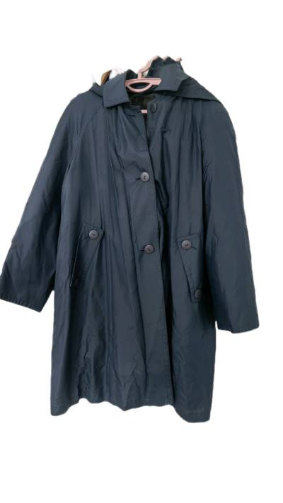 这次到了三件外套，白色的羊毛大衣很知性，长度也够长。一件藏蓝色风衣，内衬是松鼠毛，还有一件短款黑貂，每一件都非常满意，开心开心！！