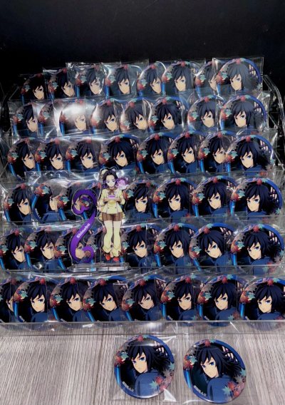 拆完这个快递的时候发现竹蜻蜓plus要无了，但是竹蜻蜓plus真的是拯救了我们复数党TAT快递非常完美的到手了，拆完被水哥颜值折服，感谢挖煤姬把这箱美丽的谷子送到我的手上，永爱，以后会攒积分用
Ems切美丽小垃圾回来