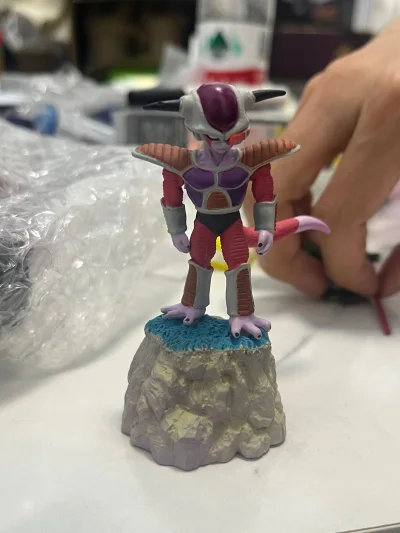 海淘手办安全下车！做工细腻，涂装自然，包装防护到位无磕碰，正版手感超棒，摆柜超有质感，这次购物太值了！