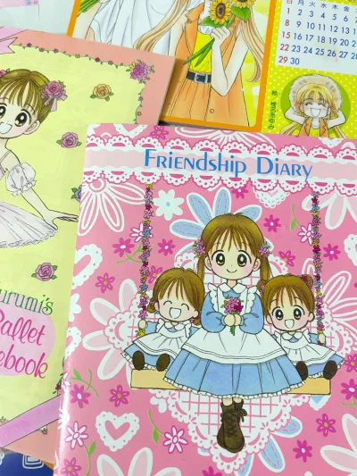 这次在挖煤姬购入的好物是少女漫日记本，走的可追踪小航空，包装很牢固。挖煤姬界面简单，很好上手，挖煤姬也有很多附加服务可以选择，我用过入库拍照服务，拍的非常仔细，挖煤姬切煤速度又很快，不用担心买不到，很满意还会继续使用挖煤姬的～