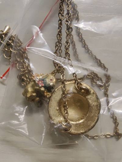 在挖煤姬上面买了多件来自不同品牌的小物。成色很不错，主题很别致 ，包裹很快就到了。还会继续在挖煤姬平台购物的，体验非常好