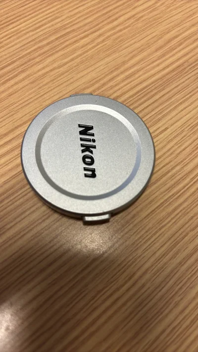 理光gr21的ps机的镜头盖、全新未使用，有店铺凭证。尼康45 2.8p镜头盖，银色，52mm，轻微痕迹。