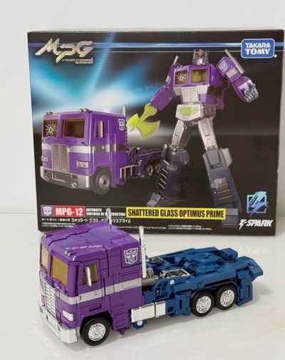 终于收到日拍的MPG-12破碎镜像擎天柱了！紫色涂装质感超棒，细节刻画到位，变形流畅卡扣紧实，配件齐全。卖家包装严实无磕碰，品相完美，作为限定收藏款太值了，把玩和展示都很合适！


