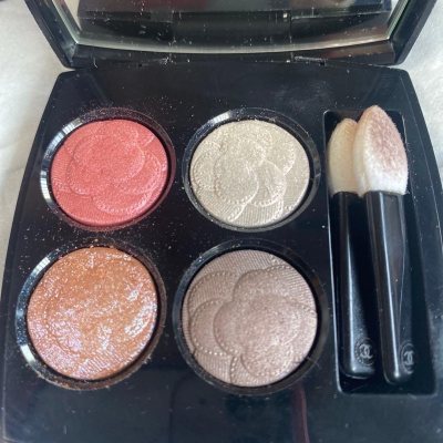 在挖煤姬继续海淘，价格很透明，主要是操作起来很方便 如果可以加快一下合单和发货速度那就非常好啦 眼影都很美，推荐✌️



